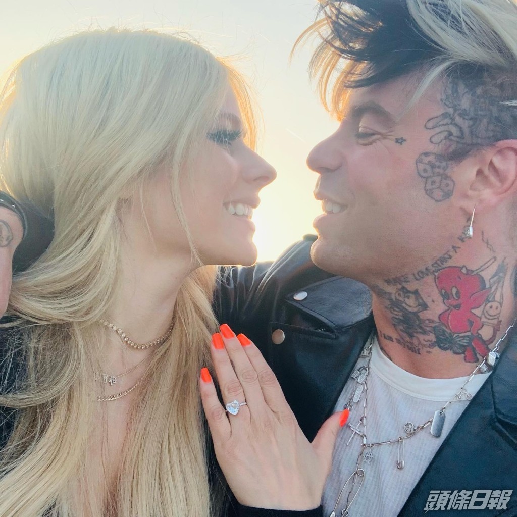 Avril早前宣佈已接受男友Mod Sun求婚。